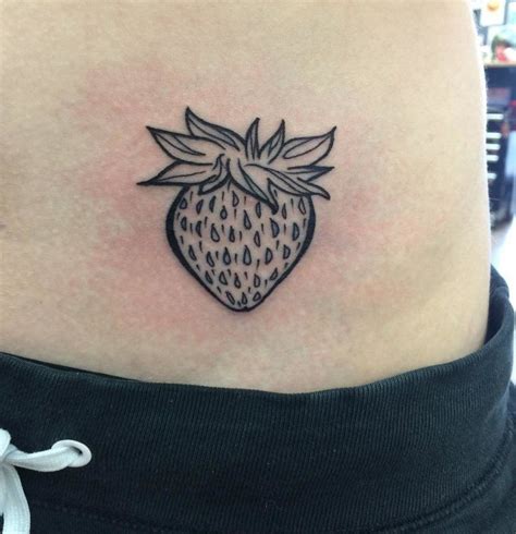 tatuajes de fresas|Tatuaje de fresa